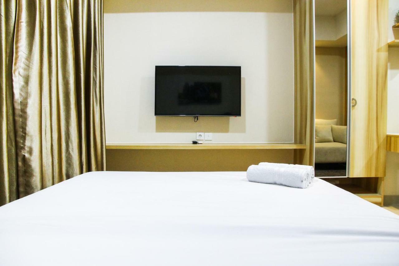 Modern Style The Oasis With Comfortable Sofa By Travelio